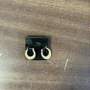 Yellow Gold Lined Design